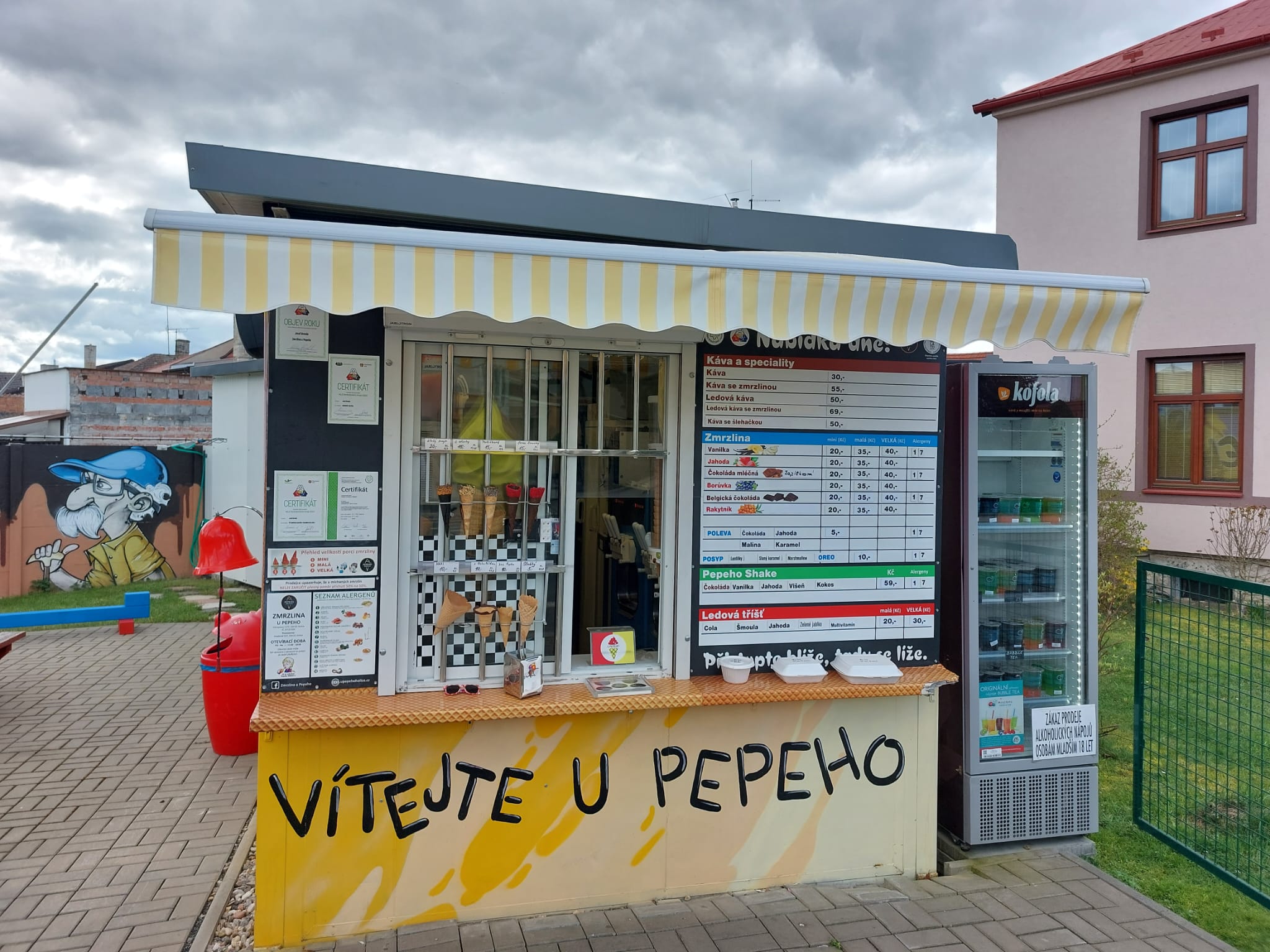 Stánek vyfocený ze předu